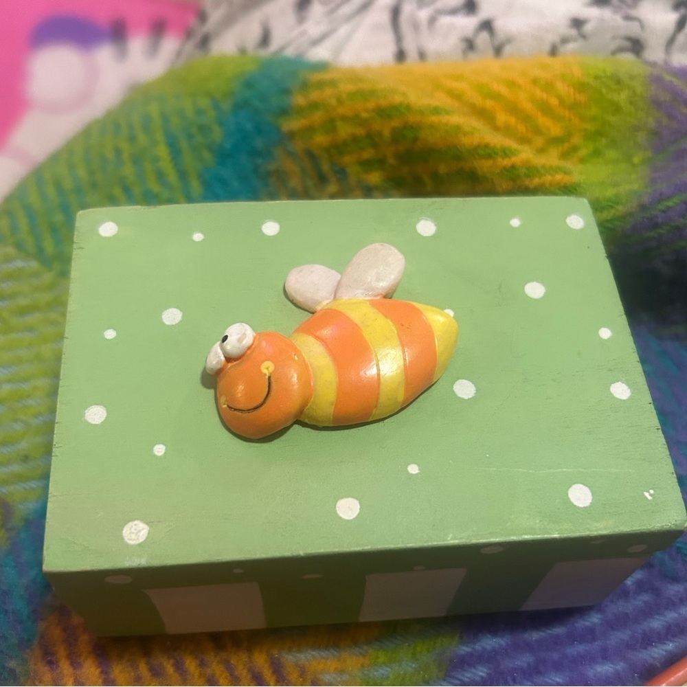 Bee Jewelry Bundle Choker Necklace Earrings Wooden Box Set - Picture 5 of 6